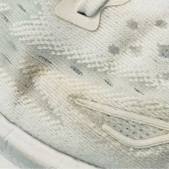 HOKA Clifton 9 Athletic Shoes - Picture 4 of 9